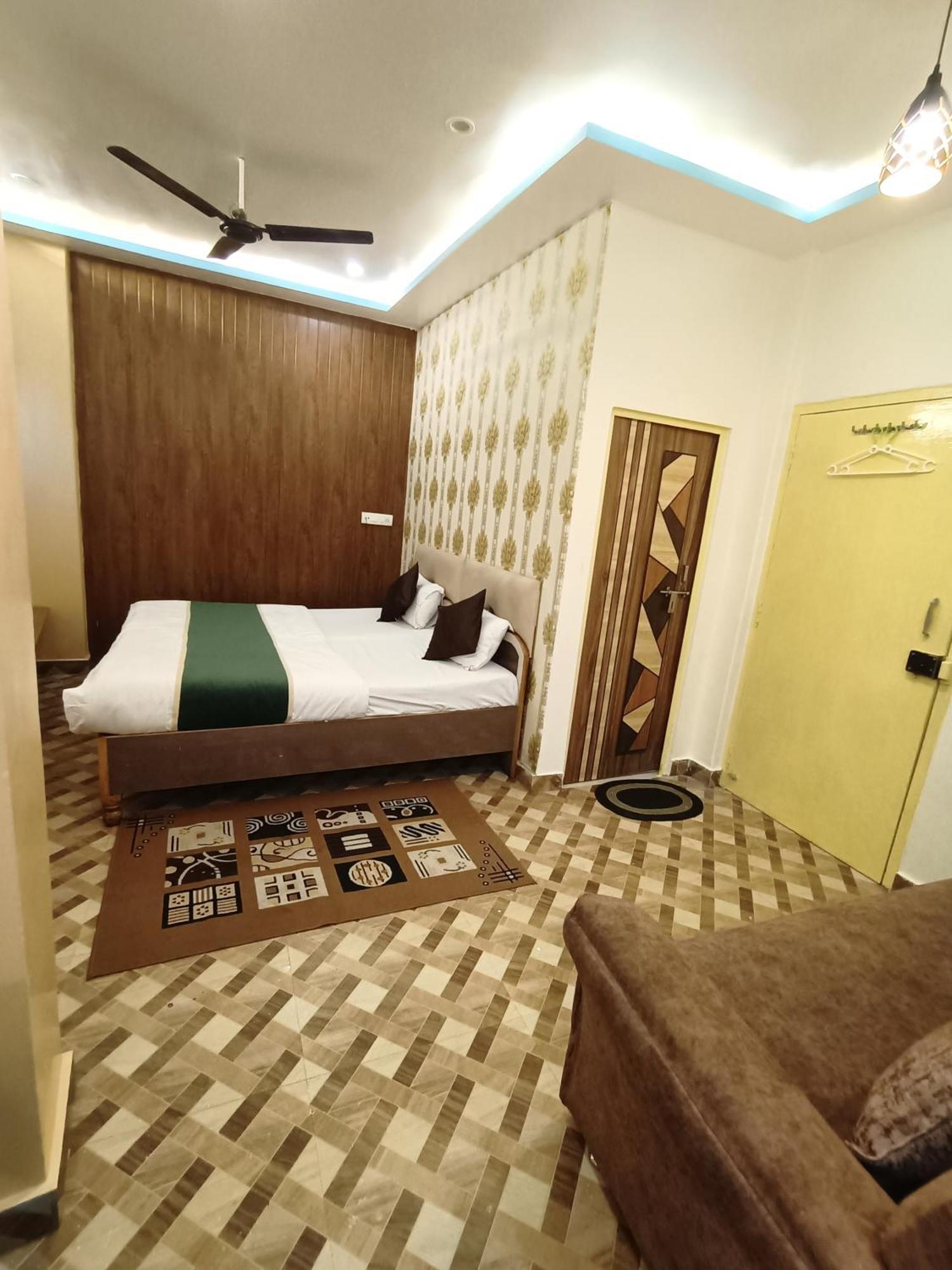 Picasso Prime Location Hotel Varanasi